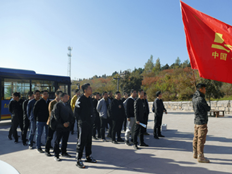 公司舉行中高層青年管理人員“凝心聚力，贏(yíng)在團隊”拓展訓練活動(dòng)